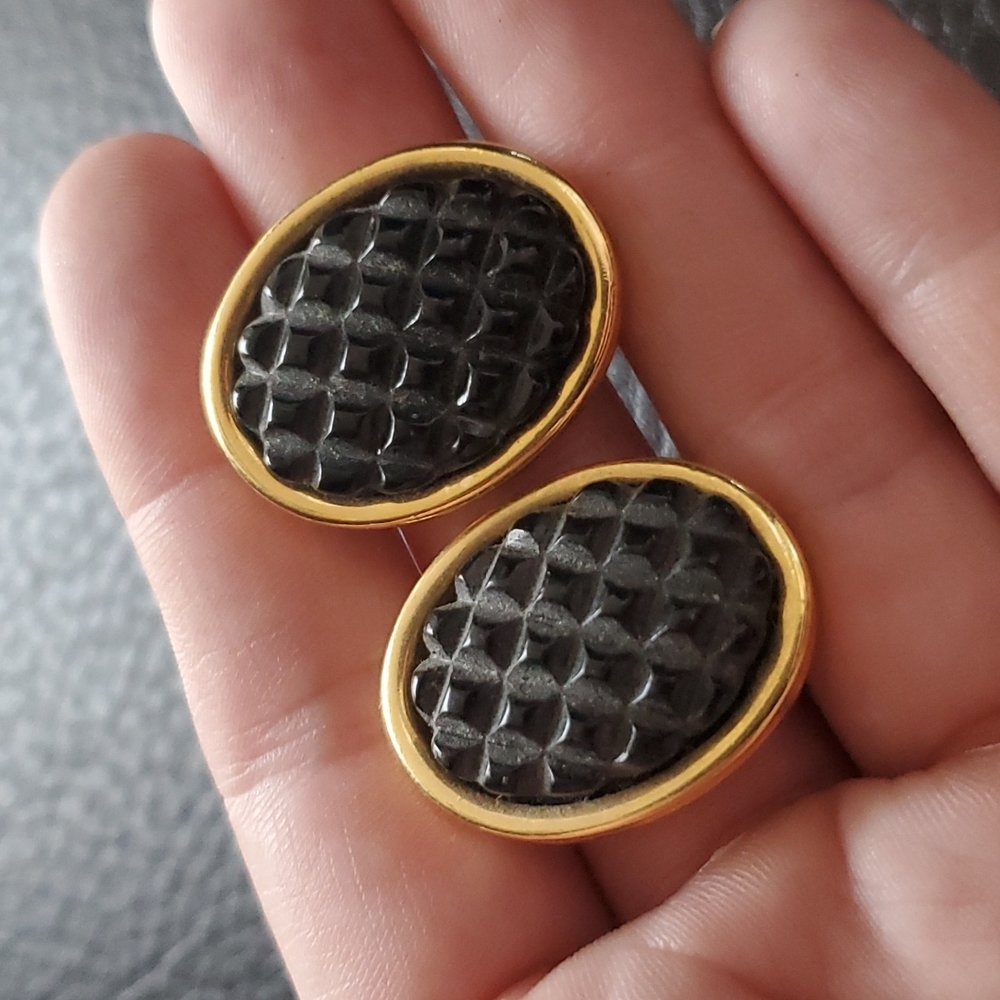 VTG Saxon clip on earrings